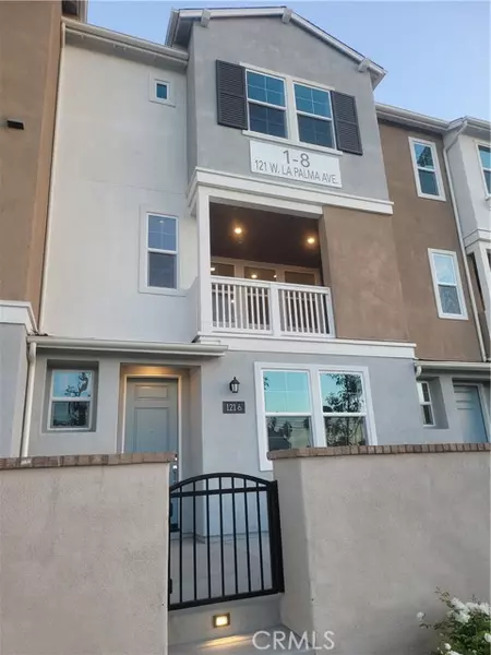 121 W La Palma #6, Anaheim, CA 92801