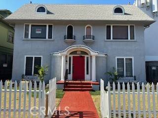 1025 Locust Avenue, Long Beach, CA 90813