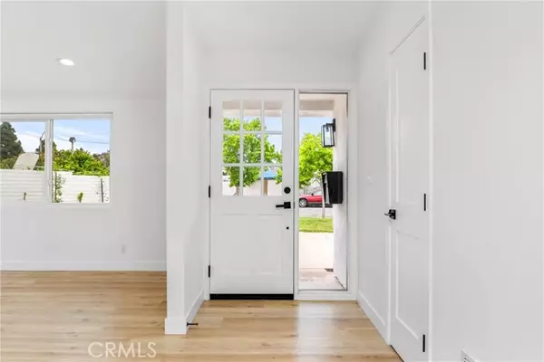 Costa Mesa, CA 92626,3097 Molokai Place