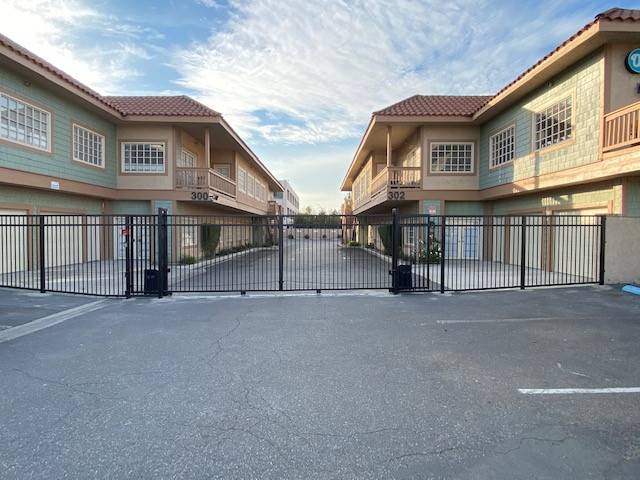 300 N TUSTIN, Santa Ana, CA 92705