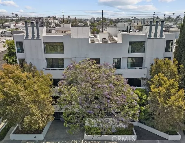 656 N West Knoll Drive #202, West Hollywood, CA 90069