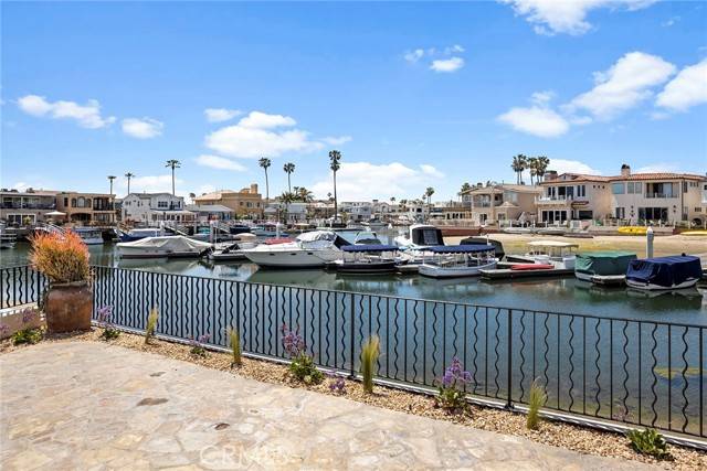 21 Balboa Coves, Newport Beach, CA 92663