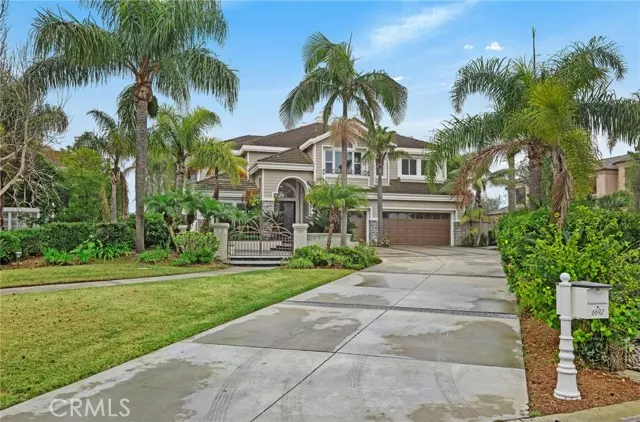 6692 Alamitos Circle, Huntington Beach, CA 92648