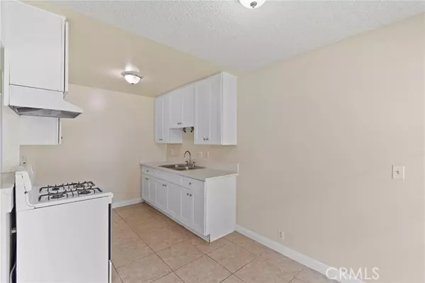 Anaheim, CA 92804,3300 W Orange Avenue #4