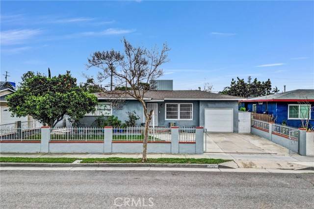 932 W Cubbon Street, Santa Ana, CA 92703