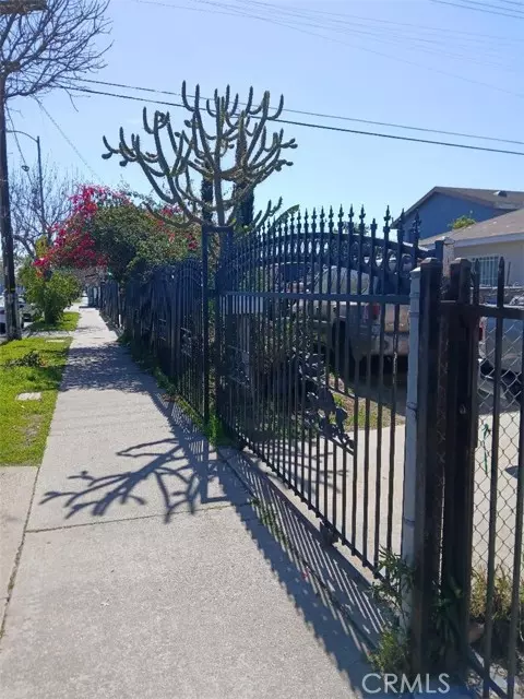 Los Angeles, CA 90061,10811 S San Pedro Street