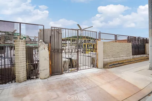 Los Angeles, CA 90022,4746 Floral Drive