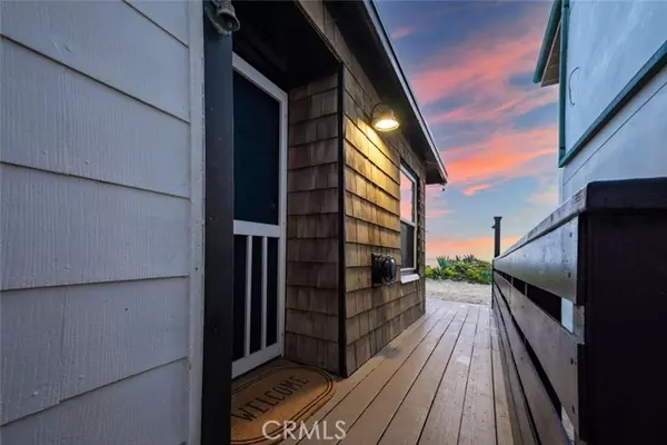 Surfside (seal Beach), CA 90743,27 A Surfside Avenue