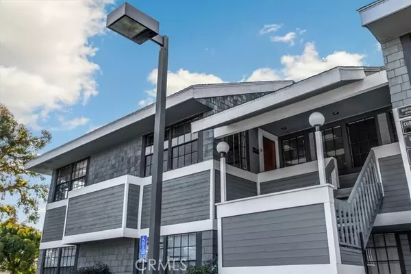 Santa Ana, CA 92706,940 W 17th Street