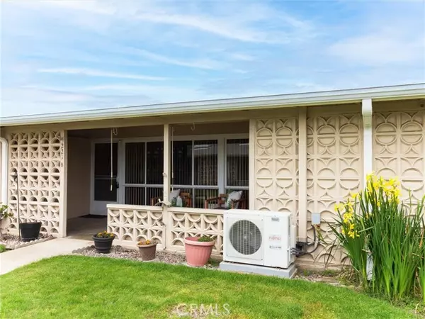 Seal Beach, CA 90740,13061 Oak hill Dr #221B