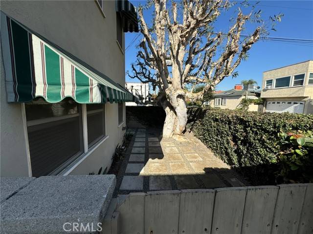 Long Beach, CA 90803,5290 E Division Street