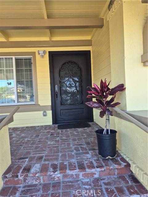 Los Angeles, CA 90062,4911 S Wilton Place
