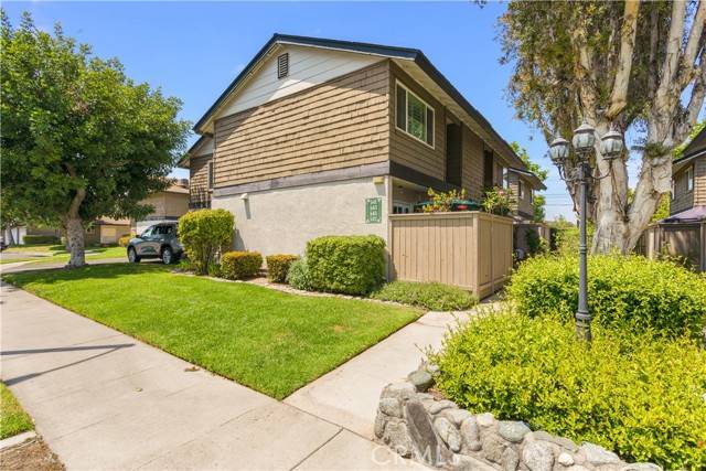 541 W Dunton Avenue #11, Orange, CA 92865