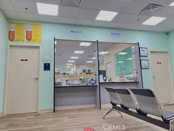 Tustin, CA 92780,15761 Tustin Village Way