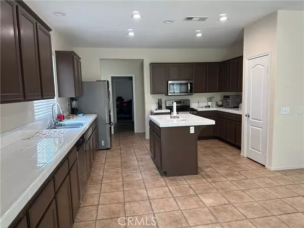 Perris, CA 92571,953 Curlew Street