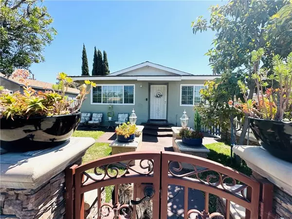 2506 W Pomona Street, Santa Ana, CA 92704