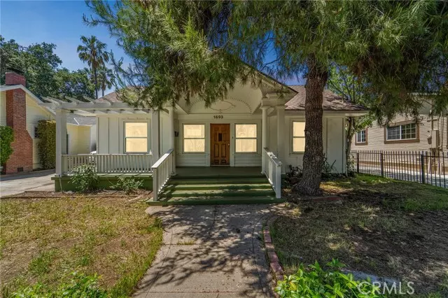 Pasadena, CA 91104,1693 N Los Robles Avenue