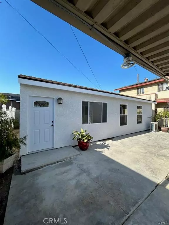 Long Beach, CA 90810,2033 W Burnett Street