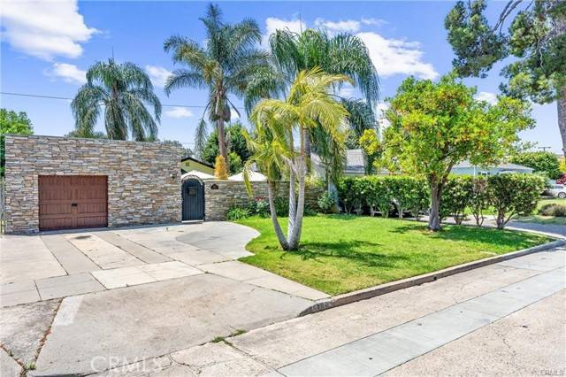 904 N Lowell Street, Santa Ana, CA 92703