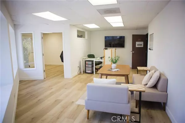Costa Mesa, CA 92626,890 Baker St