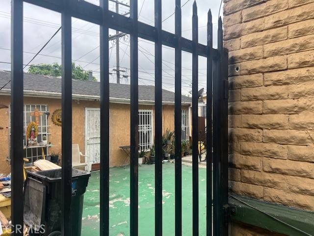 Los Angeles, CA 90003,154 W 59th Pl