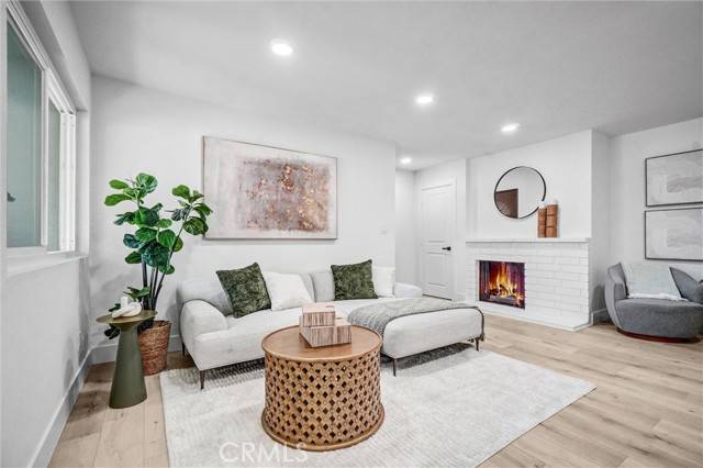 Tustin, CA 92780,17562 Vandenberg Lane #12