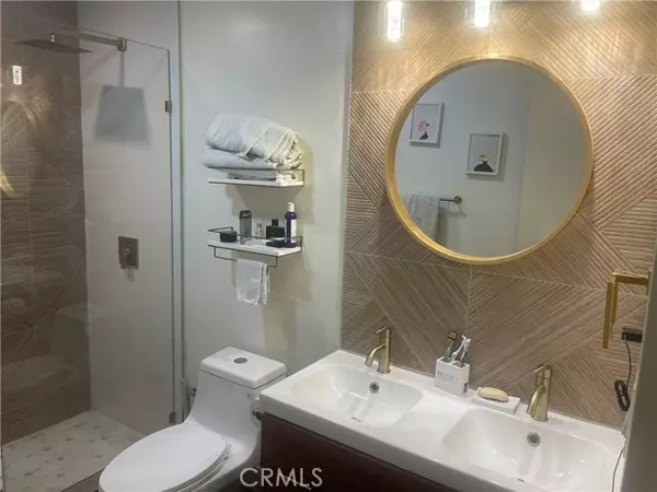 Tustin, CA 92780,1192 Mitchell #7