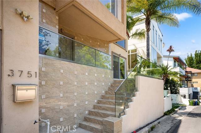 Los Angeles, CA 90027,3751 Prestwick Drive