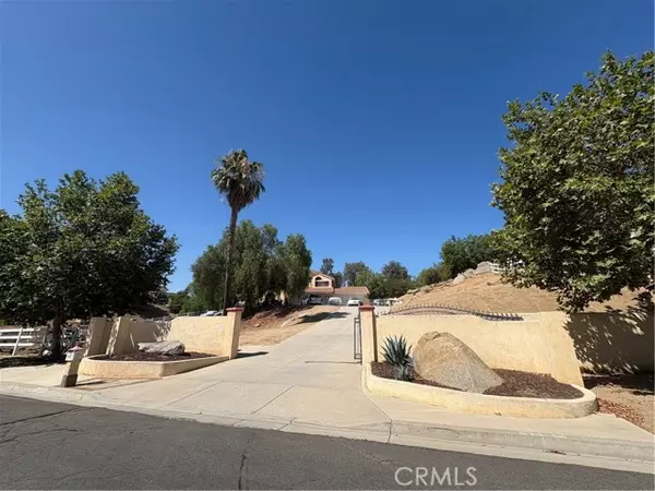 17905 Luna Court, Riverside, CA 92504