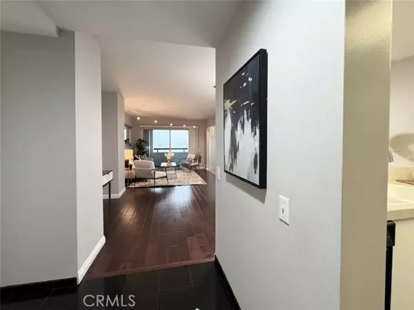 Long Beach, CA 90802,525 E Seaside Way #305