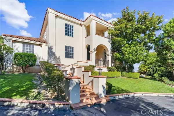 La Habra Heights, CA 90631,927 E Avocado Crest Road