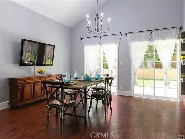 Chatsworth (los Angeles), CA 91311,9319 Rowell Avenue