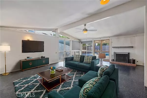 Visalia, CA 93277,945 W Howard Avenue