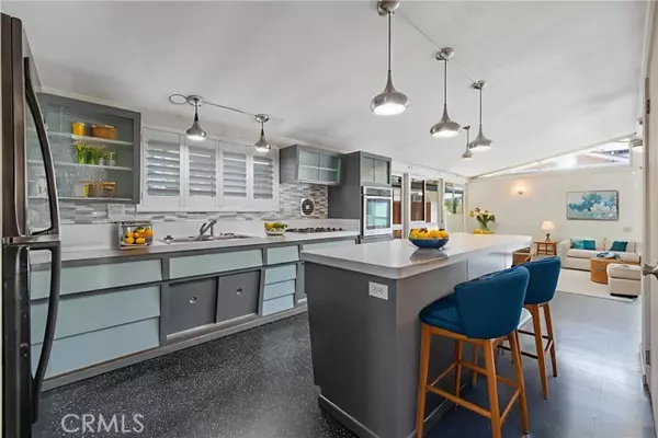 Visalia, CA 93277,945 W Howard Avenue