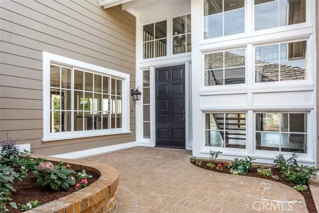 5515 E Crest De Ville Avenue, Orange, CA 92867