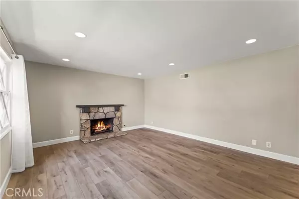 Huntington Beach, CA 92649,4922 Scenario Drive Drive