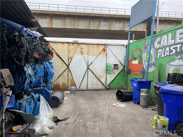 Los Angeles, CA 90058,5739 Long Beach Avenue