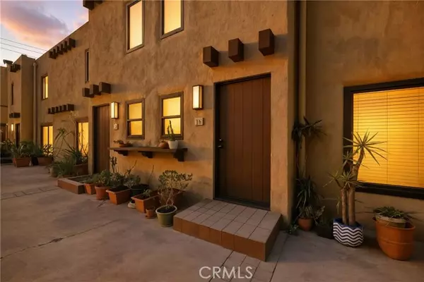 Long Beach, CA 90802,940 E 3rd Street #10