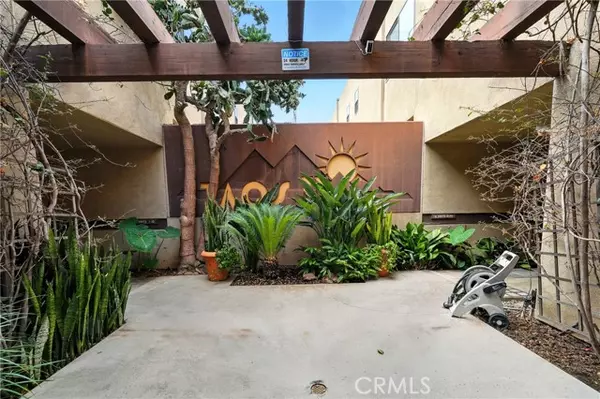 Long Beach, CA 90802,940 E 3rd Street #10