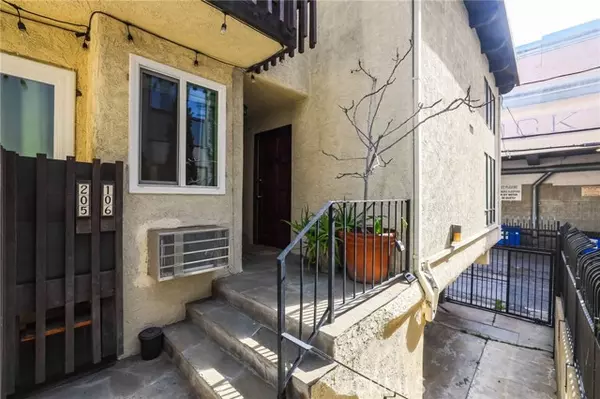 Los Angeles, CA 90049,11954 Goshen Avenue #205