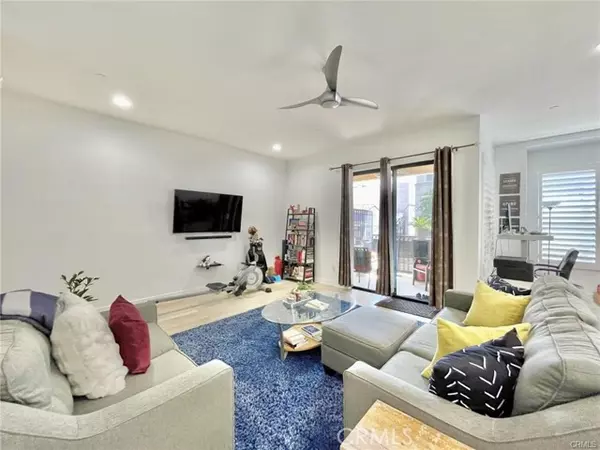 Long Beach, CA 90802,395 E 4th Street #7