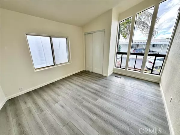 Laguna Hills, CA 92653,23301 Ridge Route Drive #215