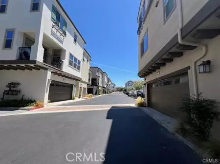 Yorba Linda, CA 92886,18318 Iris