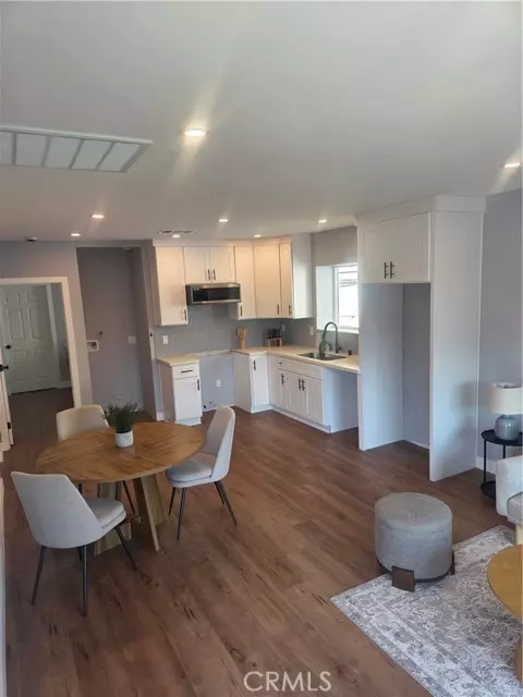 Los Angeles, CA 90003,427 E 61st