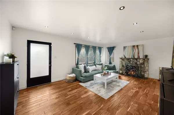 Reseda (los Angeles), CA 91335,6957 Lindley Avenue