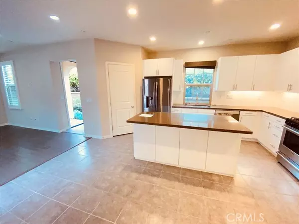 Irvine, CA 92620,64 Bronze Leaf