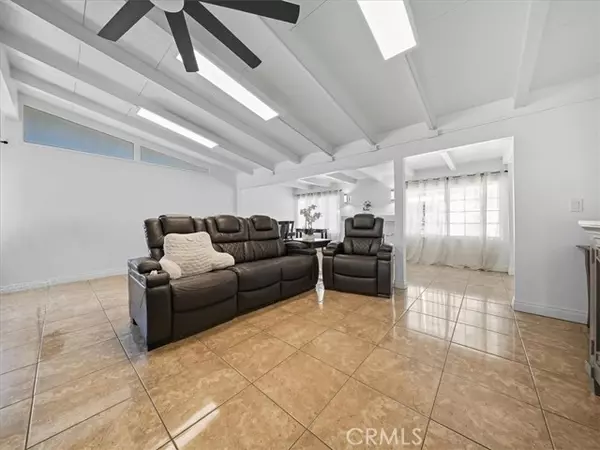 Anaheim, CA 92802,1407 W colonial