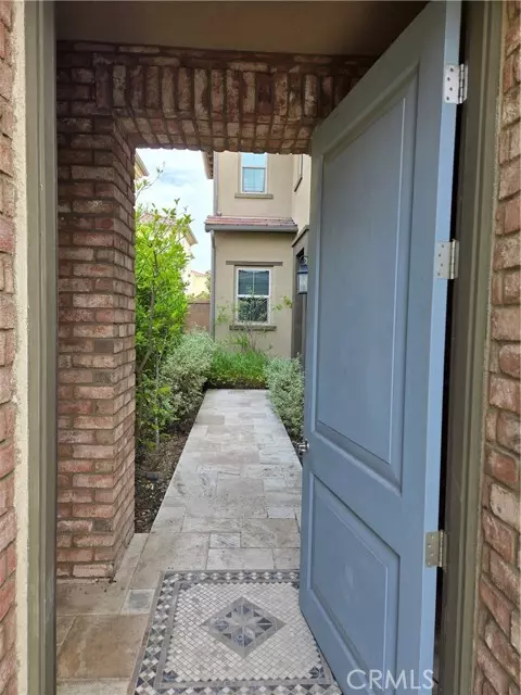 Irvine, CA 92618,114 Globe