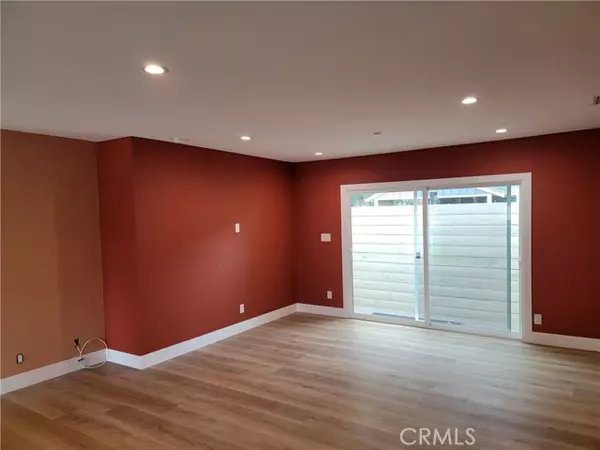 Reseda (los Angeles), CA 91335,18725 Bassett St