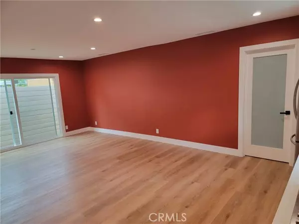 Reseda (los Angeles), CA 91335,18725 Bassett St